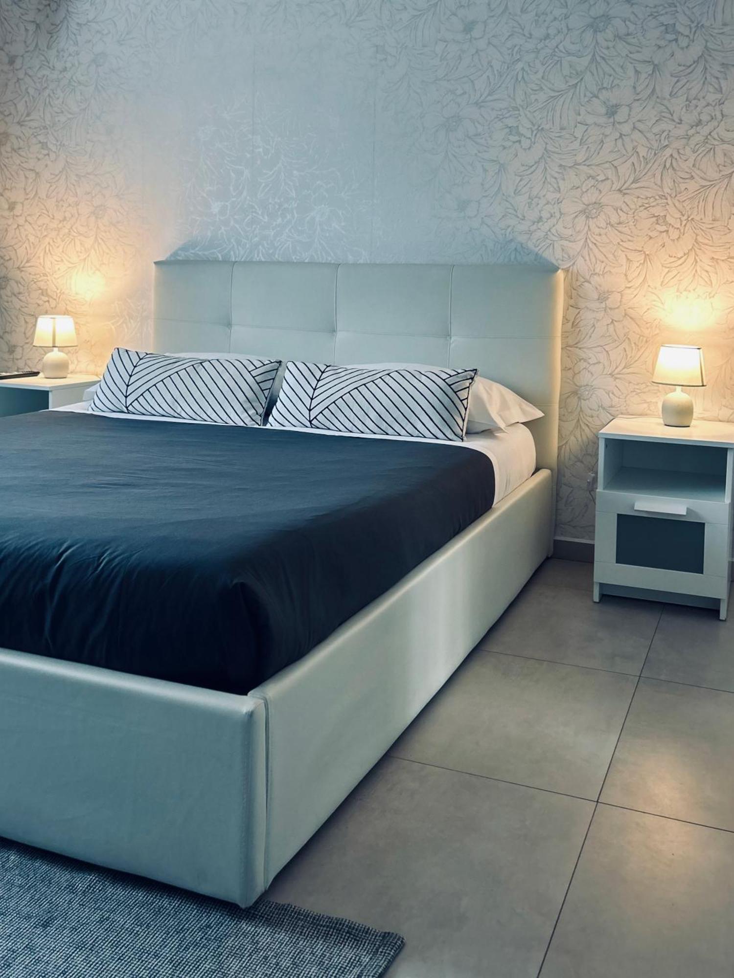 B&B Ungheria Ottantaquattro Palermo Esterno foto